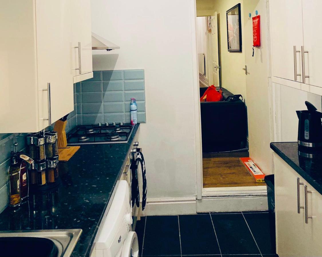 Spacious Four Bedroom Home 3 Bathrooms - Coventry Exterior foto